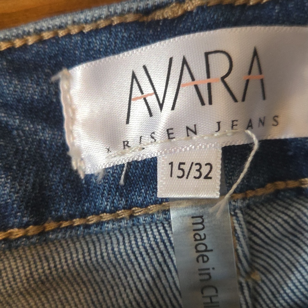 Avara High-Rise Wide Leg Jeans in Light Blue - Picture 2 of 6